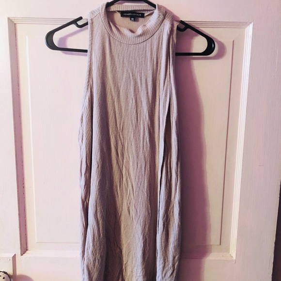 Kendall & Kylie Flowy Dress, perfect for summer. - Picture 1 of 2